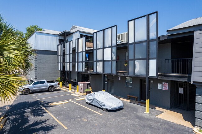 Foto del edificio - 2020 Congress Ave S