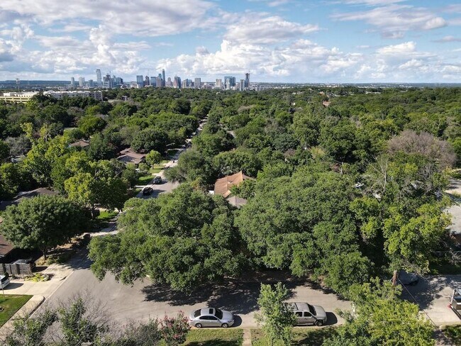 Foto del edificio - 2707 East Side Dr