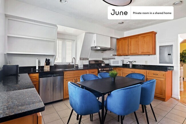 Foto del edificio - Room in Shared 6 bed/2 bath home in Allston