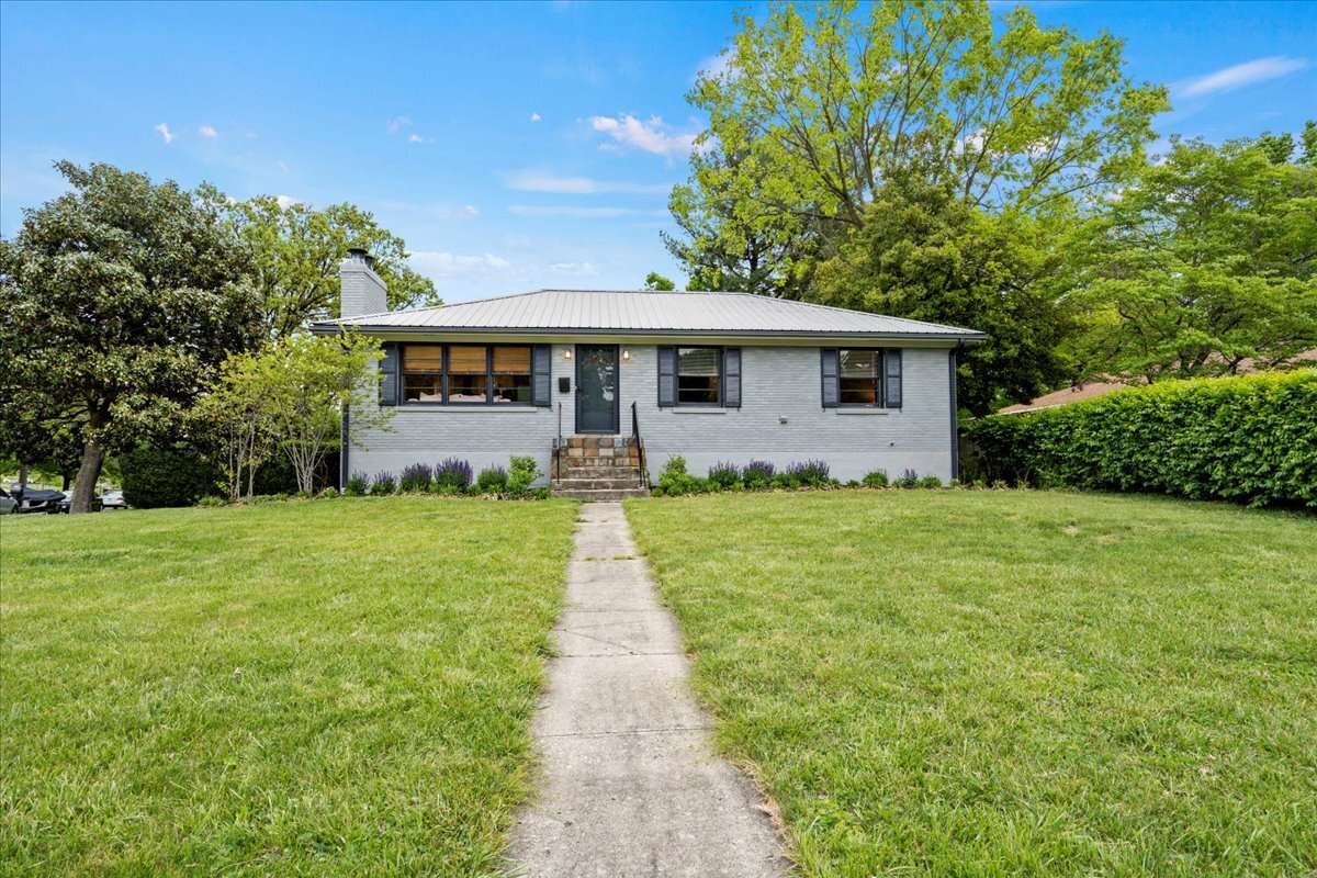 Foto principal - 1900 Alexandria Dr