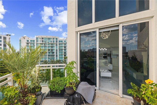 Foto del edificio - 3000 NE 188th St