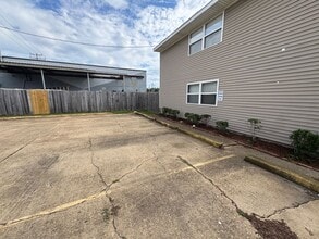 Building Photo - 4306 Killam Ave