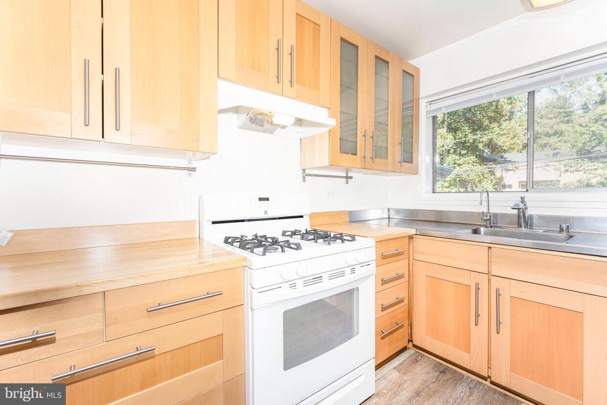 10631 Weymouth St Unit W101, Bethesda, MD 20814 Condo for Rent in