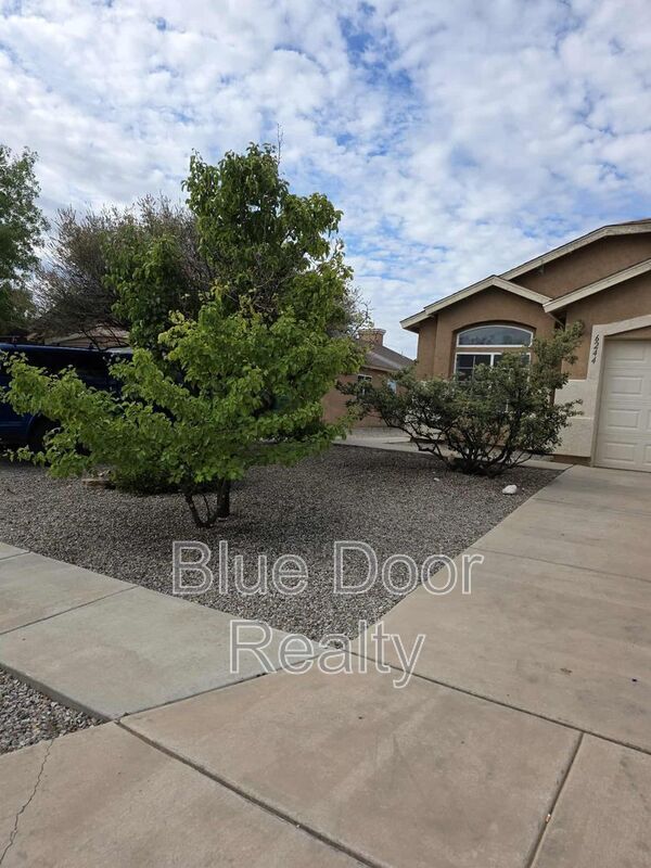 Foto principal - 6244 Vaughn Dr NE