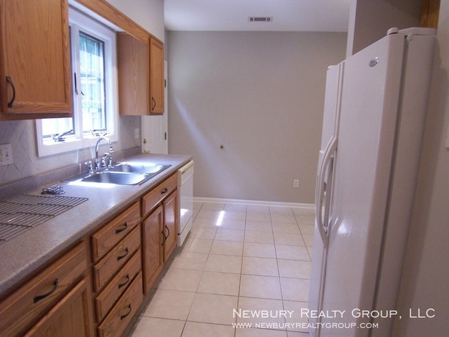 Building Photo - 113 Banksville Pl