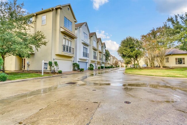 Building Photo - 9102 Harbor Hills Dr