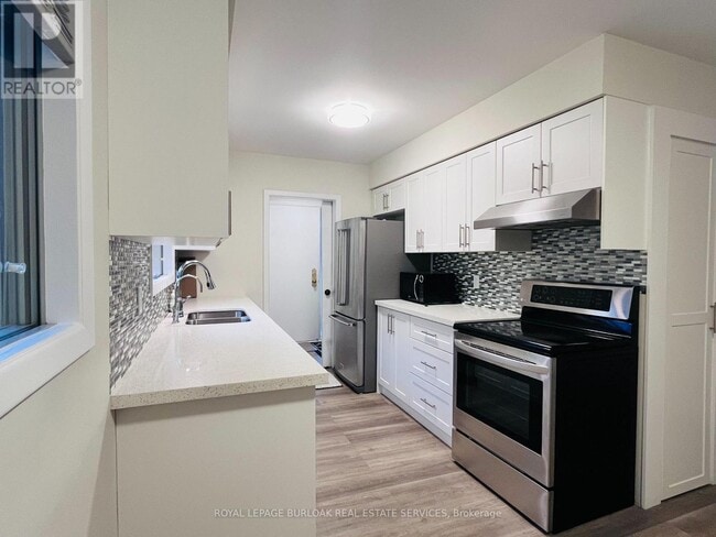 Building Photo - 243 Appleby Line