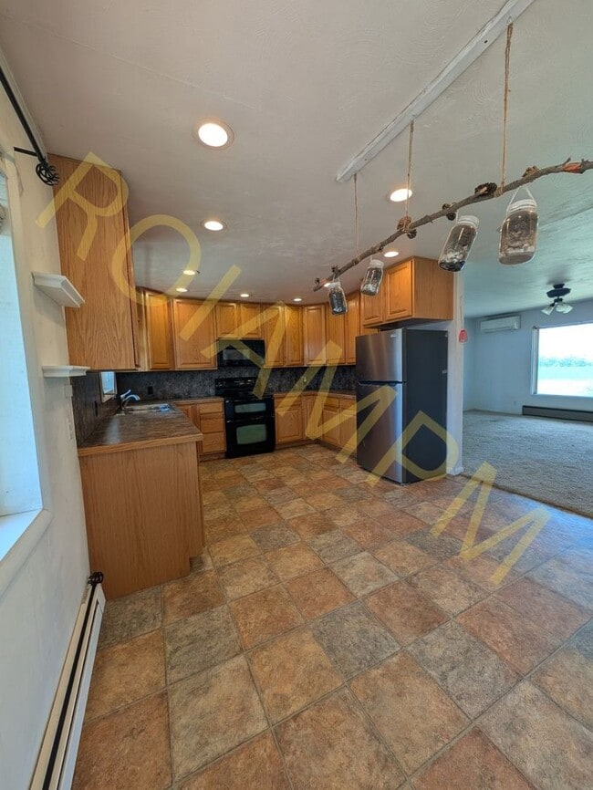 Building Photo - Charming 3-bed 2-bath Home at the Edge of ...