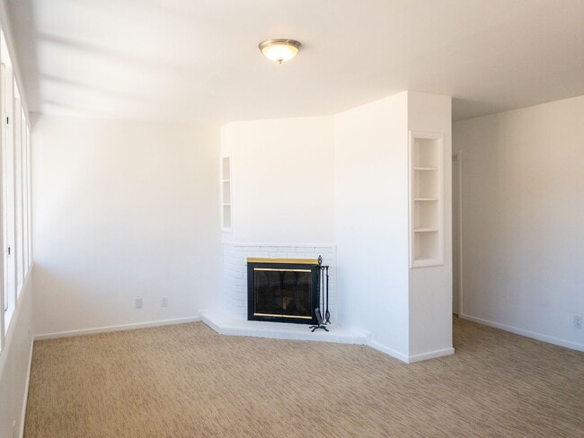 Building Photo - Stunning Bay Views 2BR/1BA Flat w/Small Office and Bay Views!! Pets!! Parking! -PROGRESSIVE