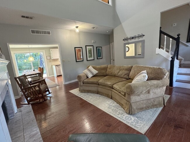 Building Photo - 1088 Colony Dr