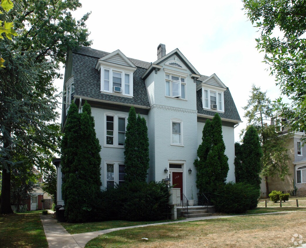 123 E 5th Ave Apartments in Conshohocken, PA