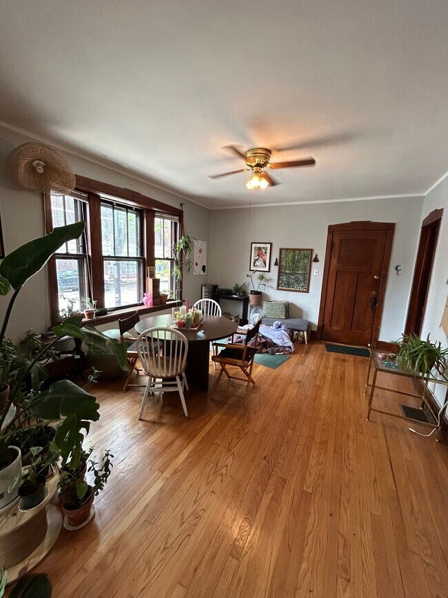 Foto del edificio - 3549 N Damen Ave