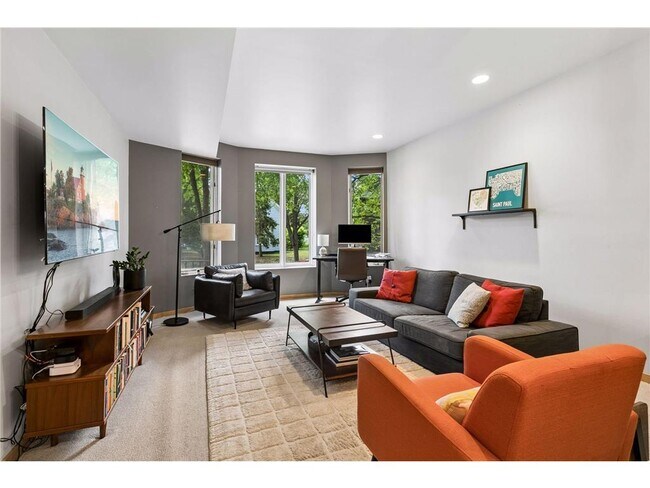 Foto del edificio - 561 Laurel Ave