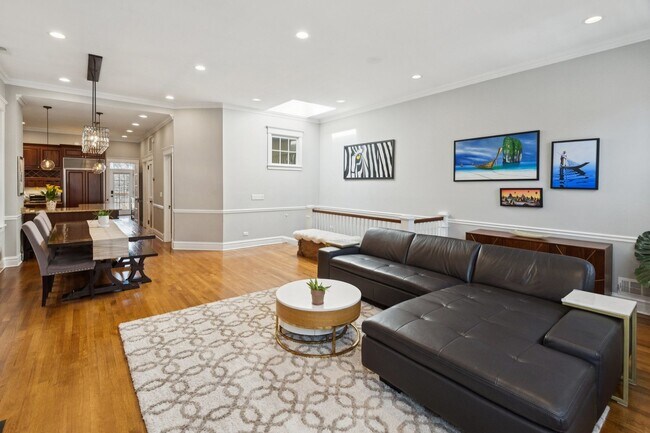 Foto del edificio - 2044 N Sheffield Ave