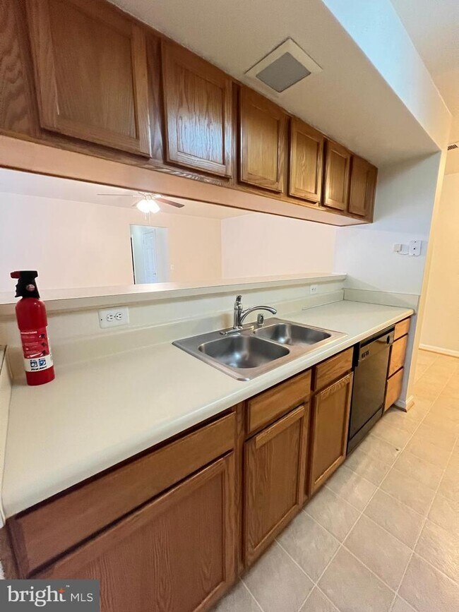 Foto del edificio - 3620 Sherbrooke Cir