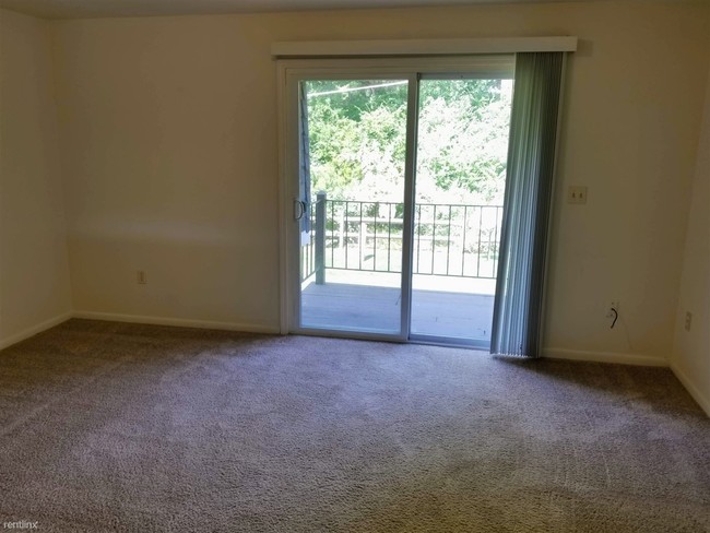 Foto del edificio - 2 br, 1 bath Apartment - 701 Hemlock Square