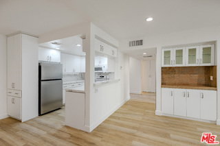 Building Photo - 2385 Roscomare Rd