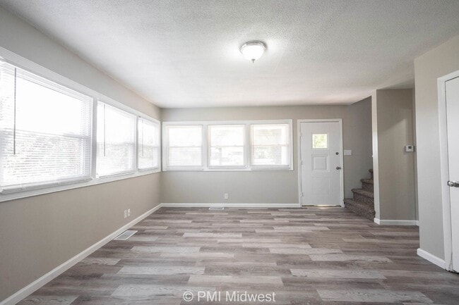 Building Photo - 6276 Eastgate Ave