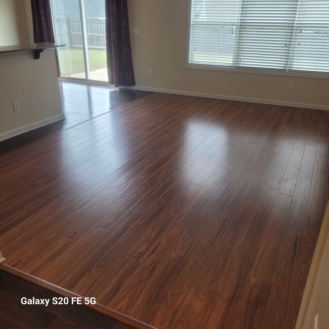 Building Photo - 602 Deertrack Run