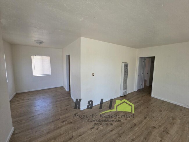 Foto del edificio - 2141 Flintridge Dr