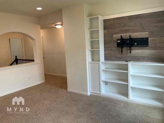 Building Photo - 5501 Sendero Springs Dr