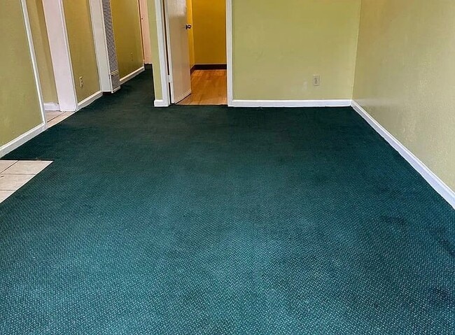 Building Photo - 529 Flood Ave
