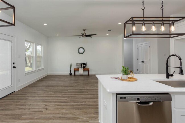 Foto del edificio - 5104 Farnsworth Ave