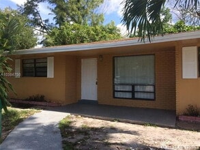 Building Photo - 2701 NW 12th Ct