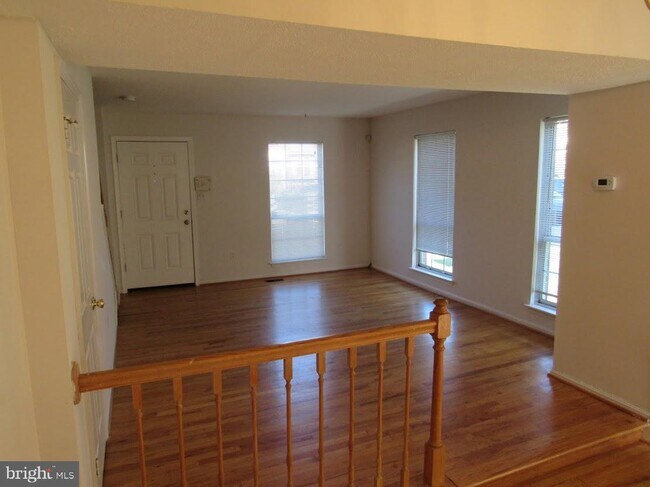 Building Photo - 9061 Pickwick Village Terrace