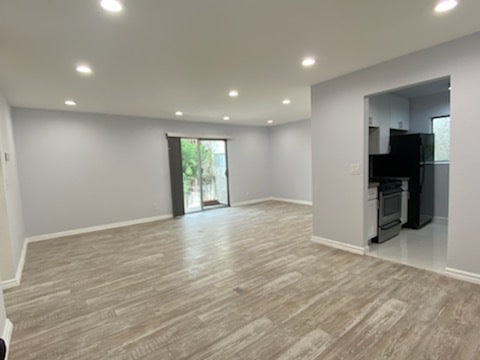 Foto del edificio - 7439 Woodman Ave