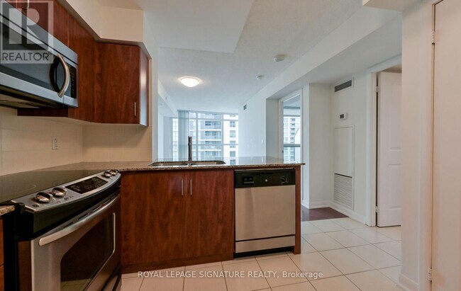 Building Photo - 215-1215 Sherway Gardens Rd