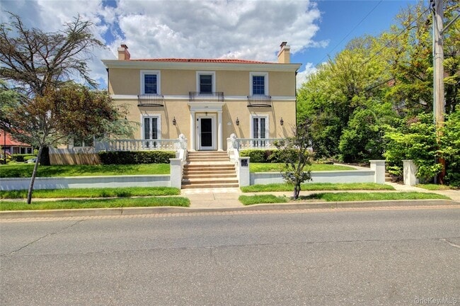 Building Photo - 159 Magnolia Blvd