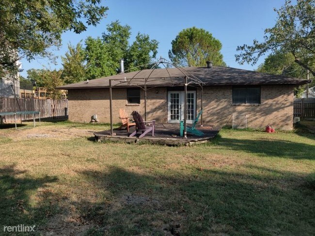 Building Photo - 3 br, 2 bath House - 216 W Marshall St