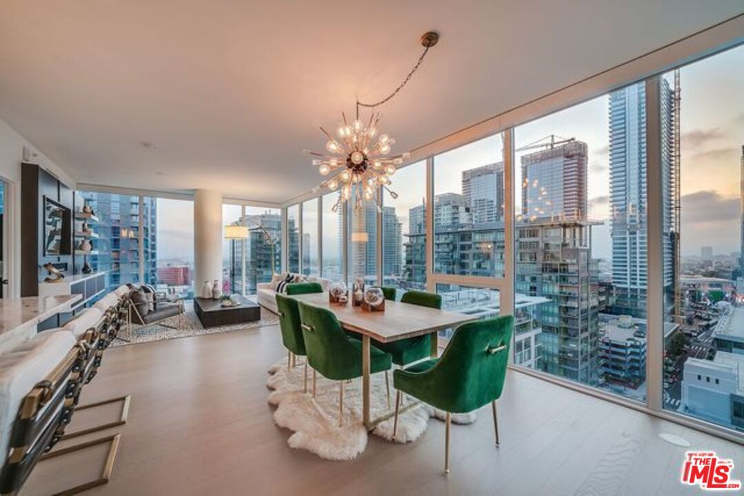 Foto principal - 1050 S Grand Ave