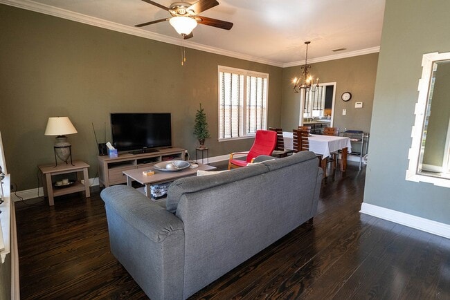 Building Photo - Cozy Midtown 3 Bed / 2 Bath Retreat!
