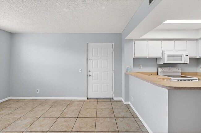 Building Photo - Move-In Ready Rental near Tanger Outlets!