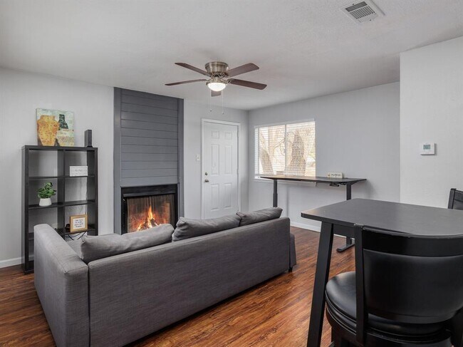 Foto del edificio - 3004 Speedway