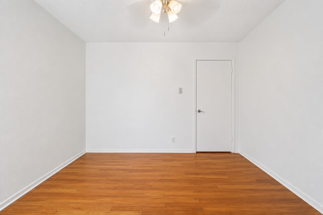 Building Photo - 1301 Memory Ln