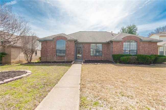 Building Photo - 2022 E Branch Hollow Dr