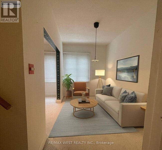 Building Photo - 1813 Gerrard St E