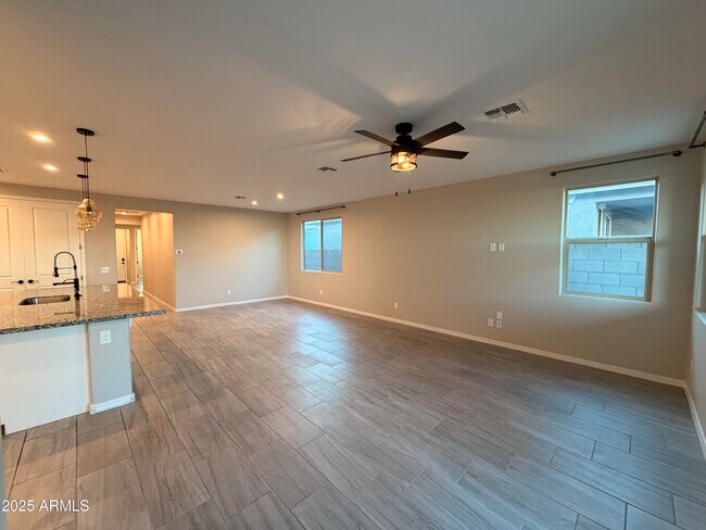 Foto del edificio - 19128 W Solano Dr