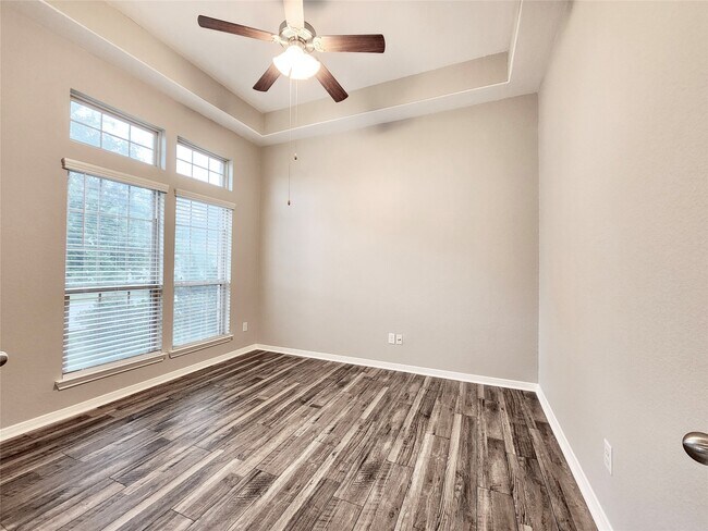 Foto del edificio - 4407 Greenleaf Dr