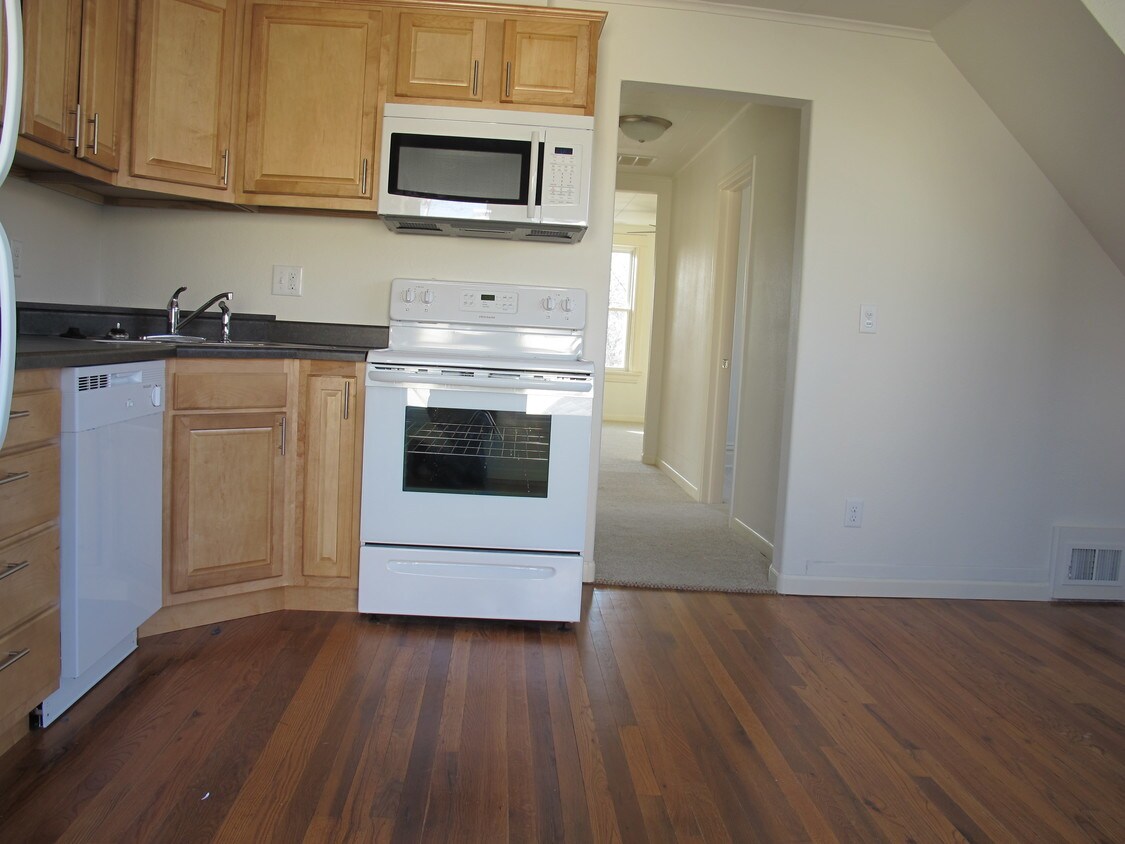 Foto principal - 115 16th Ave SW