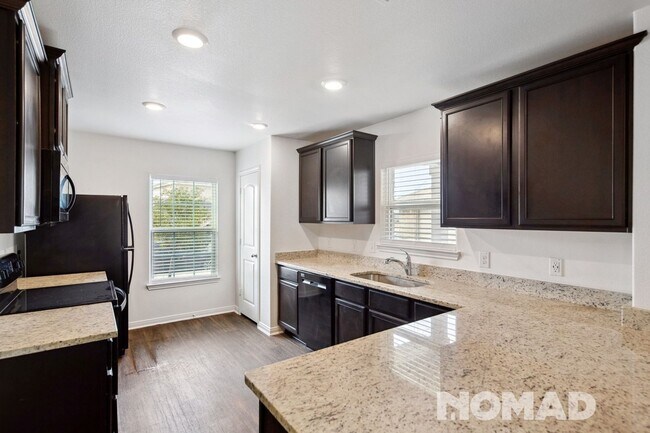 Building Photo - Spacious 4BR House in Von Ormy- South San ...