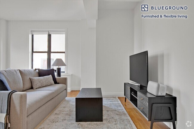 Building Photo - 210 W 70th St