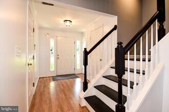 Building Photo - 5987 Edgehill Ct