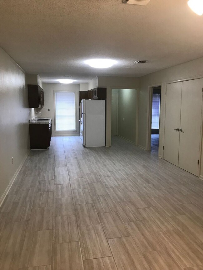 Building Photo - 300 Ryder