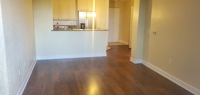 Apt. empty - 1660 Renaissance Commons Blvd