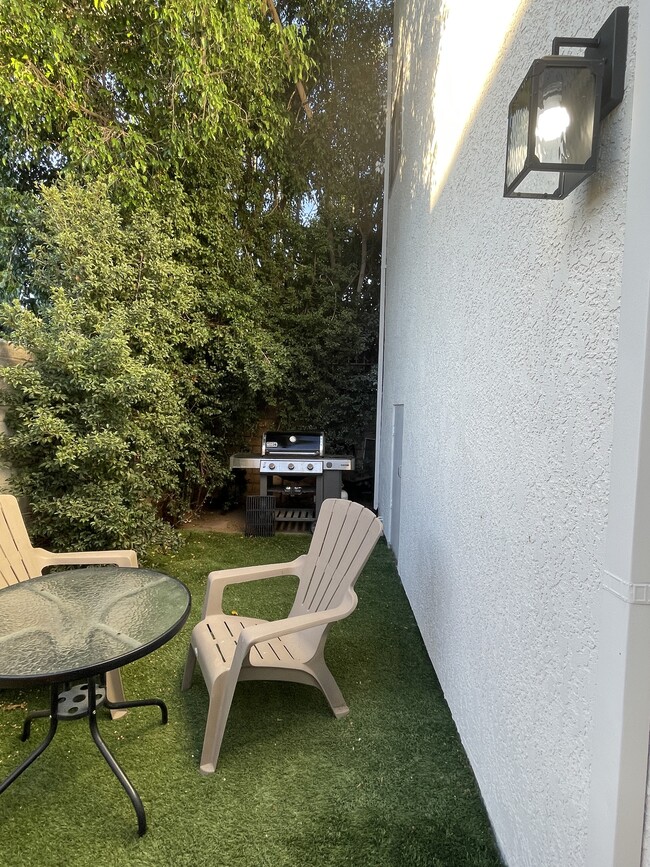 Private personal outdoor patio - 113 N Maple Dr