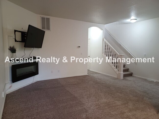 Building Photo - Lower Pirce! 3 Bed Townhome 1 Car Garage Backs to Greenspace Close to Parks, Intel, Nike, Columbi...
